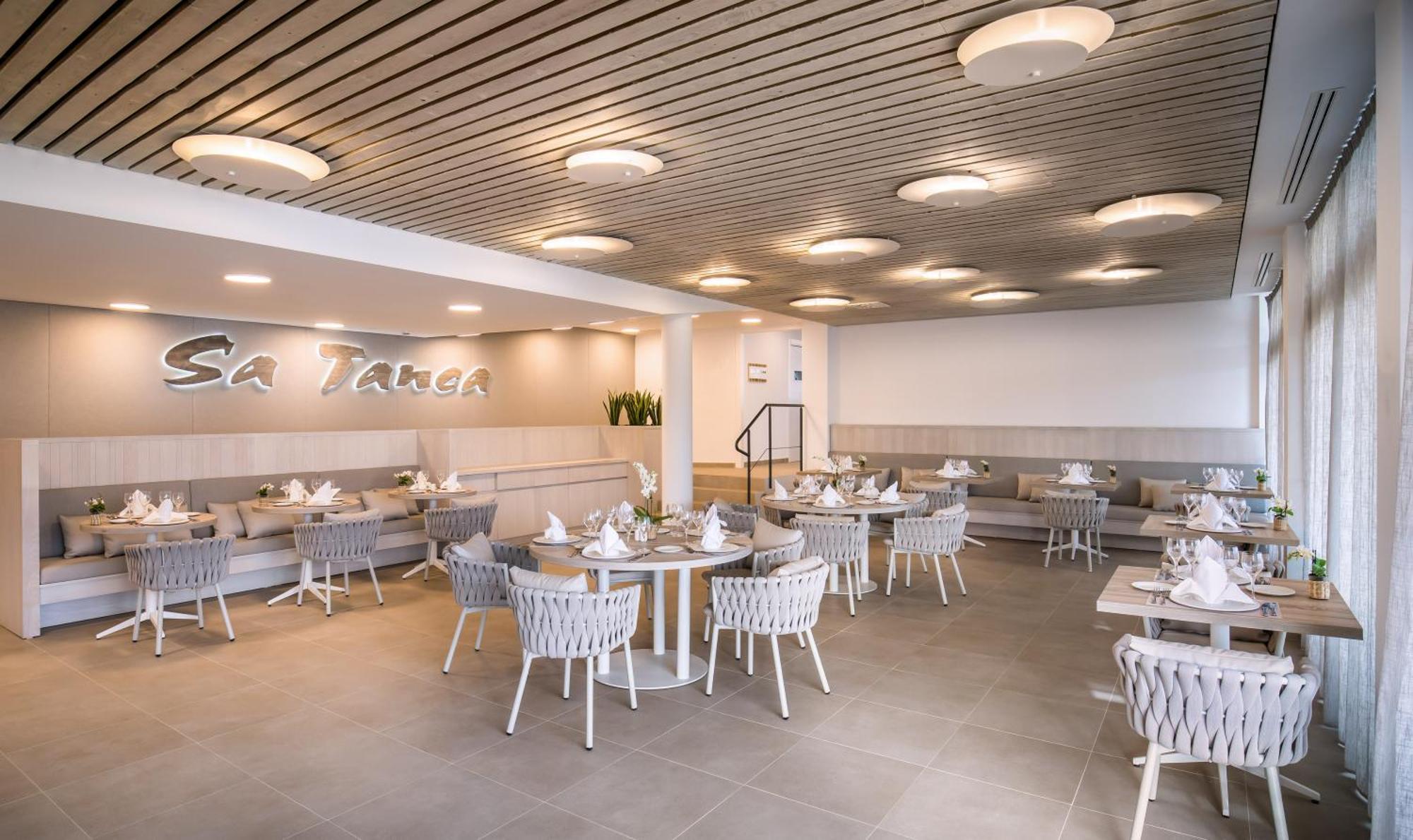 Barcelo Nura Hotel Sant Lluis Exterior photo