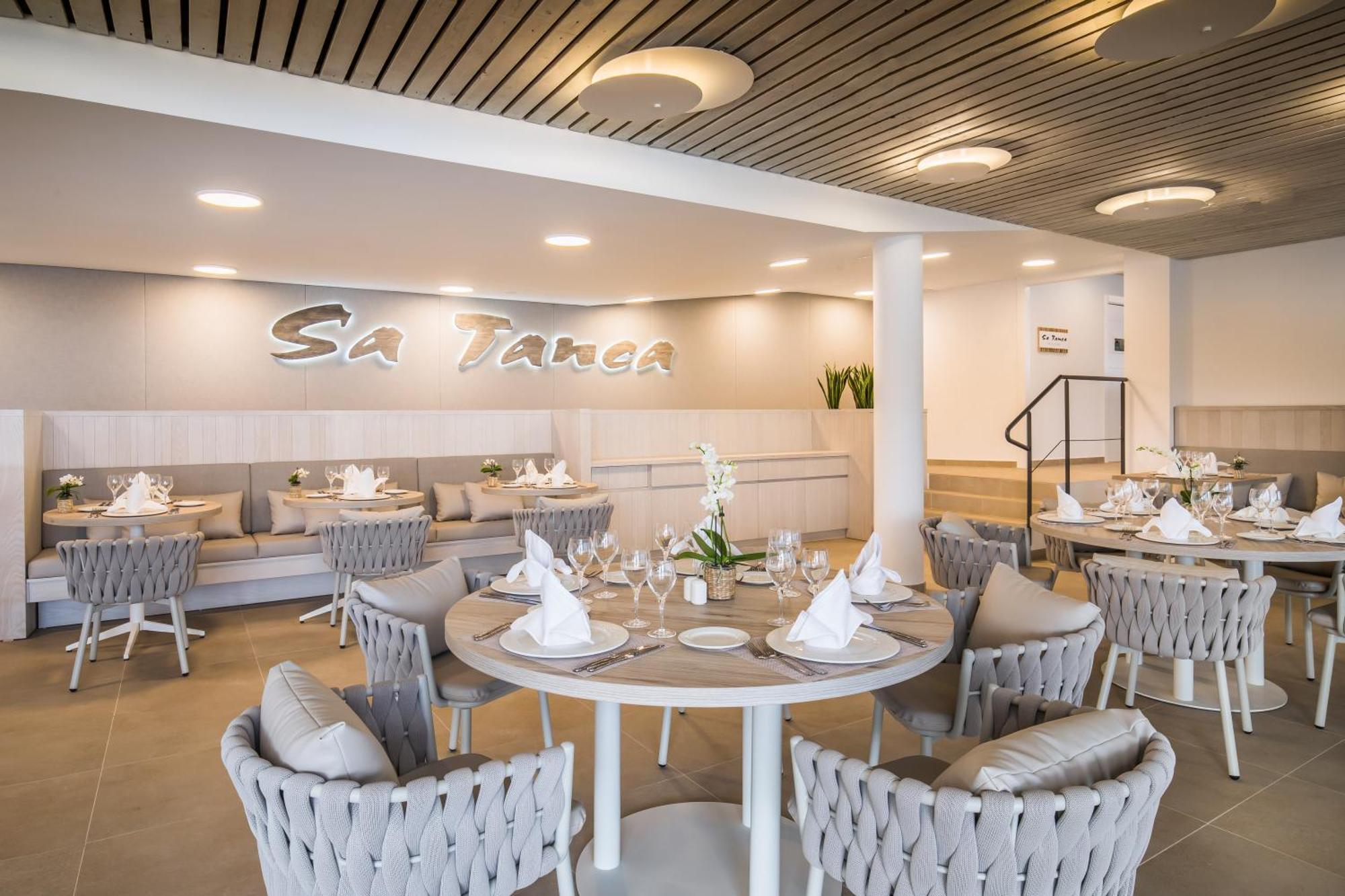 Barcelo Nura Hotel Sant Lluis Exterior photo