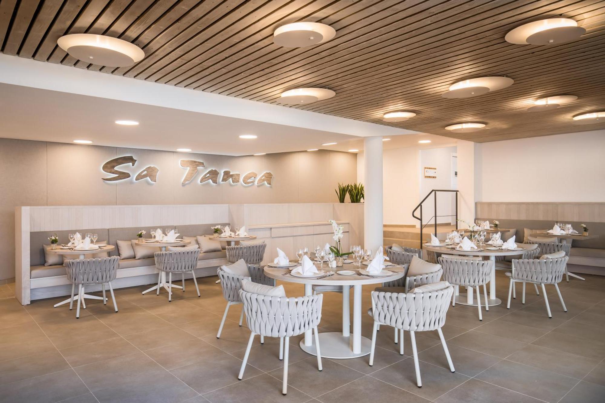 Barcelo Nura Hotel Sant Lluis Exterior photo